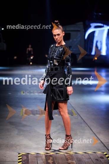 Kolekcija blagovne znamke SusnyaraMercedes-Benz Fashion Week 2017, sobota