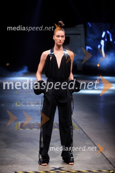 Kolekcija blagovne znamke SusnyaraMercedes-Benz Fashion Week 2017, sobota