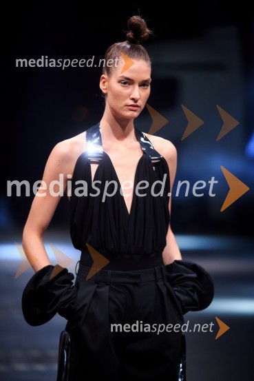 Kolekcija blagovne znamke SusnyaraMercedes-Benz Fashion Week 2017, sobota