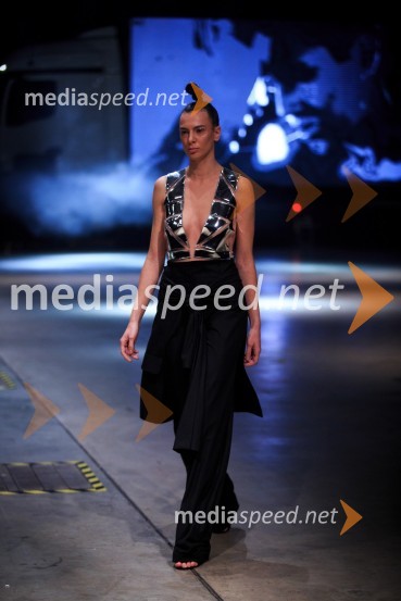 Kolekcija blagovne znamke SusnyaraMercedes-Benz Fashion Week 2017, sobota