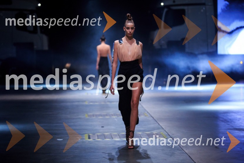 Kolekcija blagovne znamke SusnyaraMercedes-Benz Fashion Week 2017, sobota