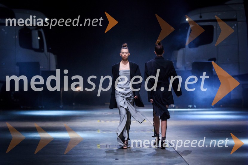 Kolekcija blagovne znamke SusnyaraMercedes-Benz Fashion Week 2017, sobota