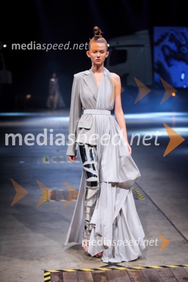 Kolekcija blagovne znamke SusnyaraMercedes-Benz Fashion Week 2017, sobota