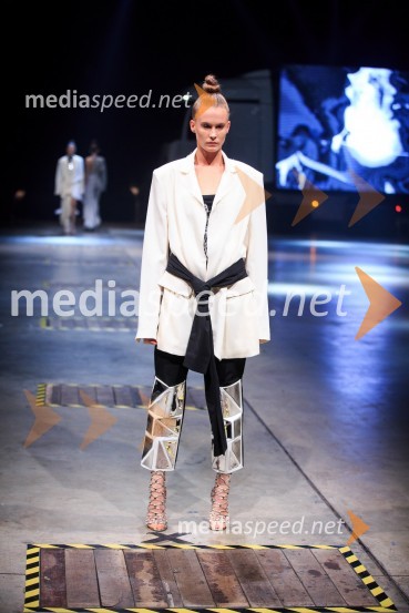 Kolekcija blagovne znamke SusnyaraMercedes-Benz Fashion Week 2017, sobota