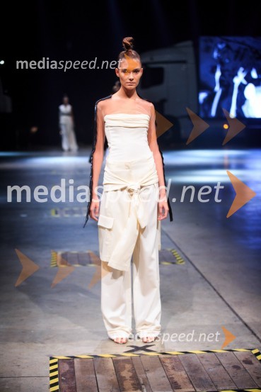 Kolekcija blagovne znamke SusnyaraMercedes-Benz Fashion Week 2017, sobota