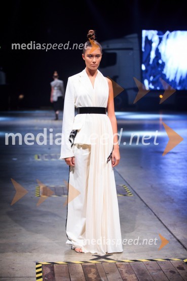 Kolekcija blagovne znamke SusnyaraMercedes-Benz Fashion Week 2017, sobota