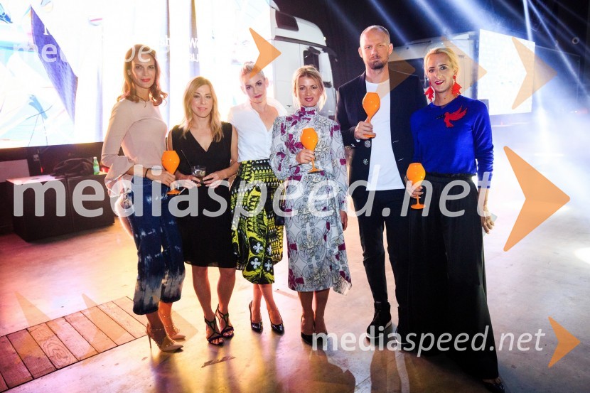  Maja  Bulc Raspopovič, lastnica agencije Model Group;  Metka Orel, marketing, Autocommerce d.o.o.;  Mojca  Esih Lah, odnosi z javnostmi,Autocommerce, d.o.o.;  Metka  Kejžar, vodja marketinga in odnosov z javnostmi, Autocommerce d.o.o.;  Primož Pusar, partner, predsednik uprave Pristop;  Ula Spindler, partnerica in direktorica, PristopMercedes-Benz Fashion Week 2017, sobota