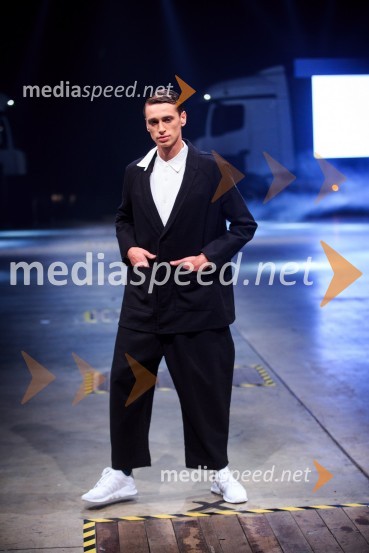 Kolekcija blagovne znamke D'AlpaosMercedes-Benz Fashion Week 2017, sobota