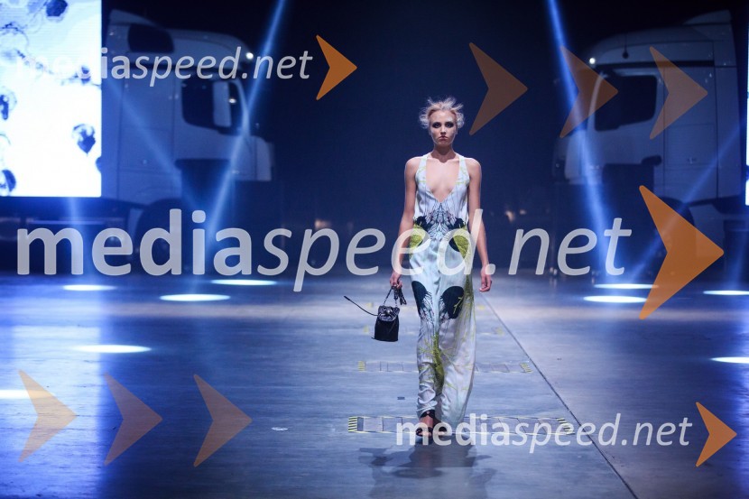 Kolekcija blagovne znamke Arnoldo][BattoisMercedes-Benz Fashion Week 2017, sobota