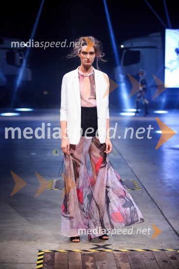 Kolekcija blagovne znamke Arnoldo][BattoisMercedes-Benz Fashion Week 2017, sobota