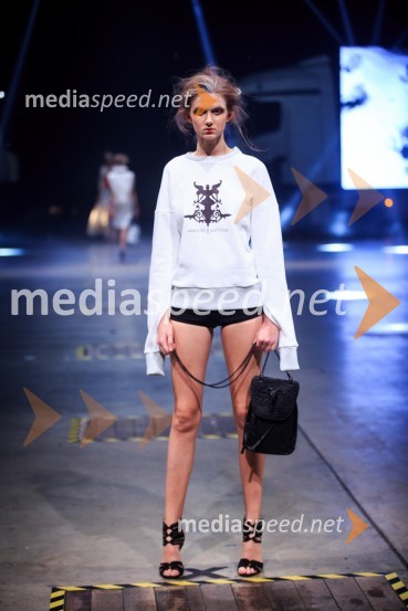 Kolekcija blagovne znamke Arnoldo][BattoisMercedes-Benz Fashion Week 2017, sobota