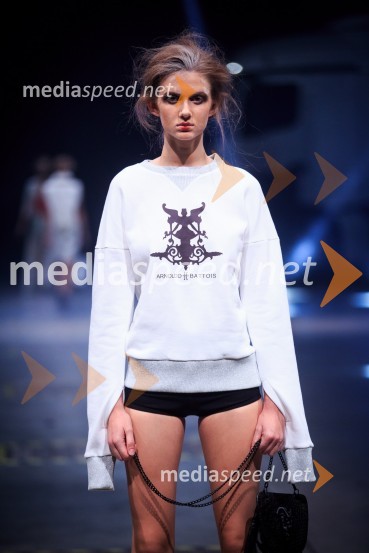 Kolekcija blagovne znamke Arnoldo][BattoisMercedes-Benz Fashion Week 2017, sobota