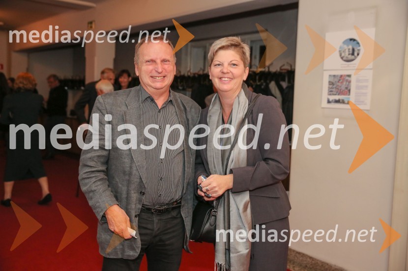  Marko Jenšterle;  Mirjam Drnovšček, direktorica Prešernovega gledališča KranjZid, jezero, premiera predstave