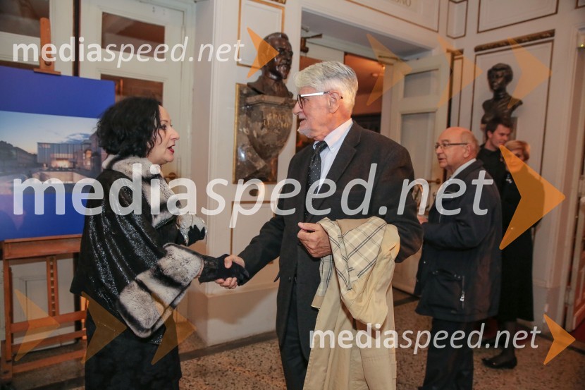  Polona Vetrih, igralka;  ... Zid, jezero, premiera predstave