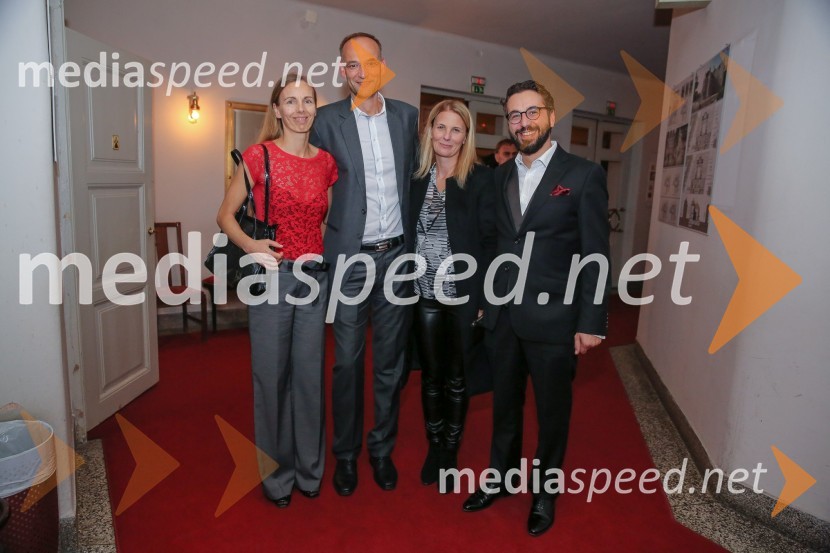  Mojca Salkič;  Aleksander Salkič, svetovalec predsednika uprave Petrol d.d.;  ... ;  ... Zid, jezero, premiera predstave
