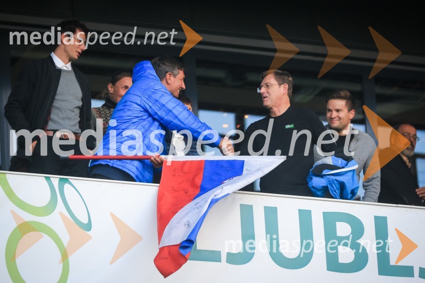  Borut Pahor, predsednik Republike Slovenije; prof. dr. Miro Cerar, predsednik Vlade Republike SlovenijeSlovenija se poslavlja od Svetovnega prvenstva v nogometu, remizirali smo proti Škotom