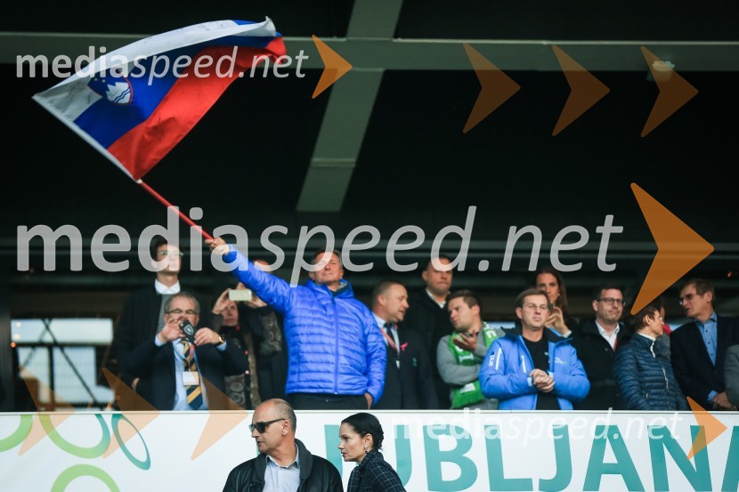  Borut Pahor, predsednik Republike Slovenije; prof. dr. Miro Cerar, predsednik Vlade Republike SlovenijeSlovenija se poslavlja od Svetovnega prvenstva v nogometu, remizirali smo proti Škotom