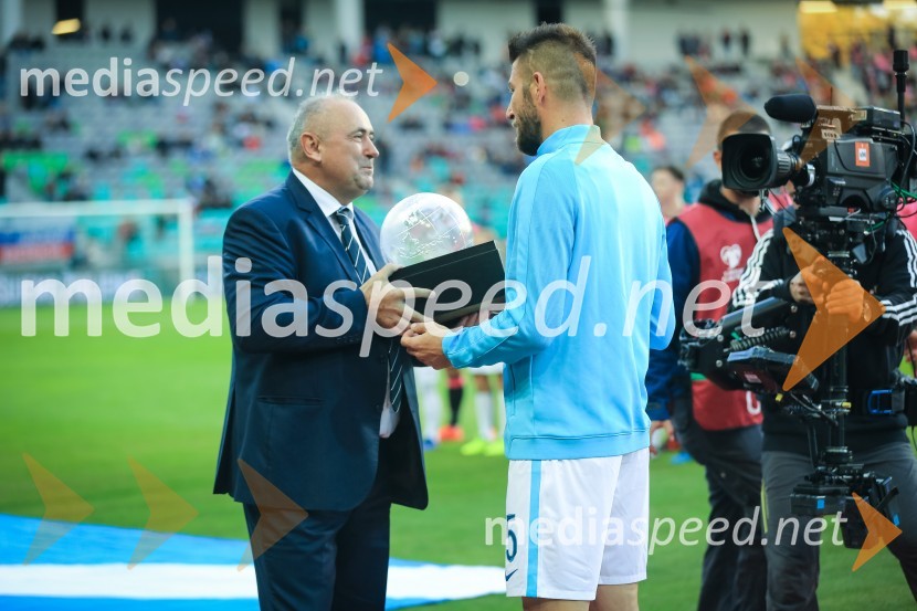  ... ;  Boštjan Cesar, nogometašSlovenija se poslavlja od Svetovnega prvenstva v nogometu, remizirali smo proti Škotom