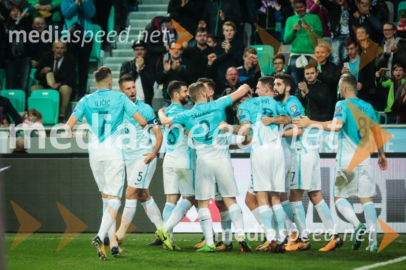  Josip Iličić, nogometaš;  Boštjan Cesar, nogometaš, Chievo;  Bojan Jokić, nogometaš;  Nejc Skubic, nogometaš;  Tim Matavž, nogometaš;  Miha Mevlja, nogometaš;  Jasmin Kurtić, nogometaš, FiorentinaSlovenija se poslavlja od Svetovnega prvenstva v nogometu, remizirali smo proti Škotom