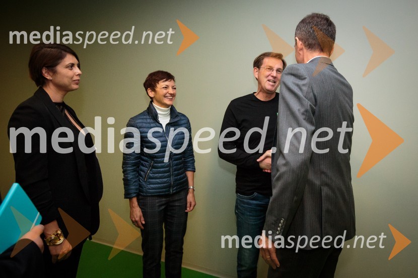  ... ; prof. dr. Maja Makovec Brenčič, ministrica za izobraževanje, znanost in šport; prof. dr. Miro Cerar, predsednik Vlade Republike Slovenije;  Srečko Katanec, selektor slovenske nogometne reprezentanceSlovenija se poslavlja od Svetovnega prvenstva v nogometu, remizirali smo proti Škotom