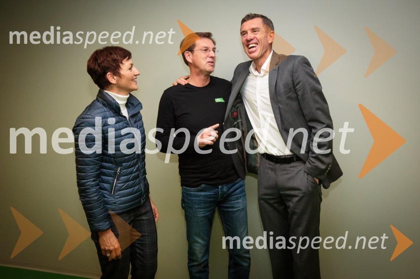 prof. dr. Maja Makovec Brenčič, ministrica za izobraževanje, znanost in šport; prof. dr. Miro Cerar, predsednik Vlade Republike Slovenije;  Srečko Katanec, selektor slovenske nogometne reprezentanceSlovenija se poslavlja od Svetovnega prvenstva v nogometu, remizirali smo proti Škotom