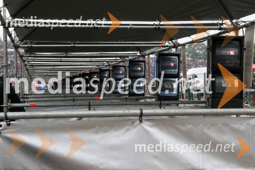 Predštartni prostorMOTOKROS, Pokal narodov 2005 - dirka, Ernee, Francija