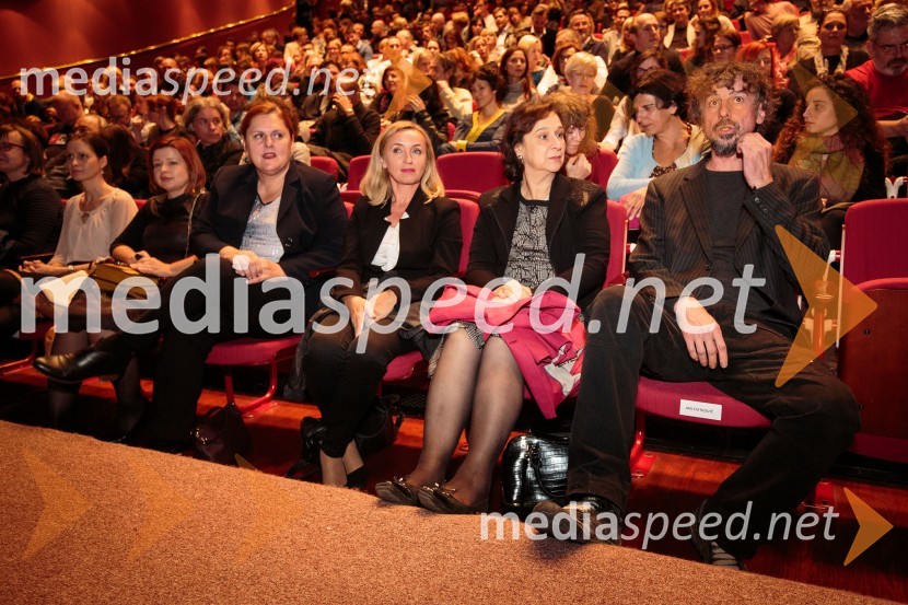  Uršula Cetinski, generalna direktorica, Cankarjev dom;  Nataša Bučar, direktorica, Slovenski filmski center;  Jelka Strgel, Slovenski filmski center;  Jan  Cvitkovič, igralec, režiserDružinica, premiera filma