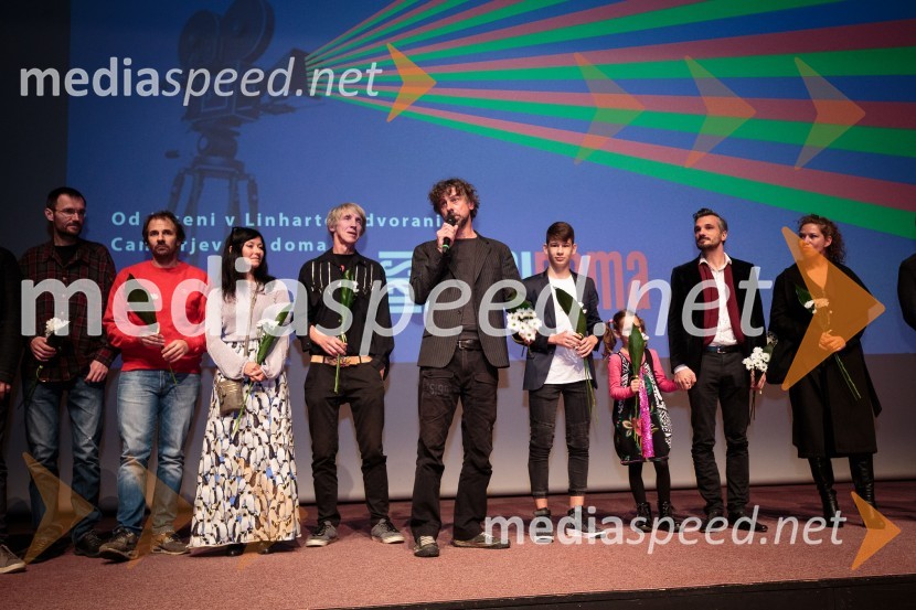  ... ;  ... ;  Polonca Valentinčič, kostumografinja;  Emil Cerar, kostumograf;  Jan  Cvitkovič, igralec, režiser;  Miha Košec, nastopajoči v filmu;  Ula  Gulič, nastopajoča v filmu;  Primož Vrhovec, igralec;  Irena Kovačevič, igralkaDružinica, premiera filma