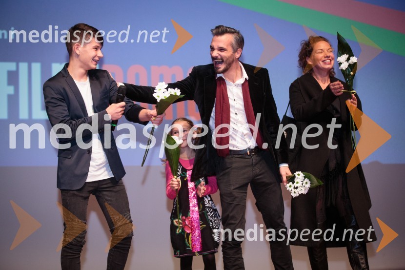  Miha Košec, nastopajoči v filmu;  Ula  Gulič, nastopajoča v filmu;  Primož Vrhovec, igralec;  Irena Kovačevič, igralkaDružinica, premiera filma