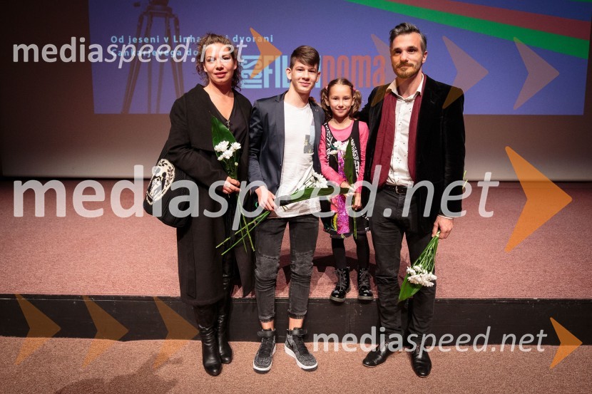  Irena Kovačevič, igralka;  Miha Košec, nastopajoči v filmu;  Ula  Gulič, nastopajoča v filmu;  Primož Vrhovec, igralecDružinica, premiera filma