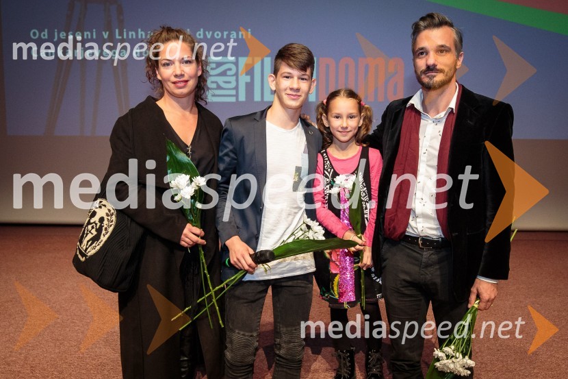  Irena Kovačevič, igralka;  Miha Košec, nastopajoči v filmu;  Ula  Gulič, nastopajoča v filmu;  Primož Vrhovec, igralecDružinica, premiera filma