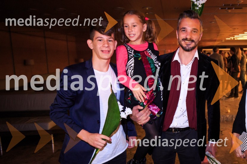  Miha Košec, nastopajoči v filmu;  Ula  Gulič, nastopajoča v filmu;  Primož Vrhovec, igralecDružinica, premiera filma