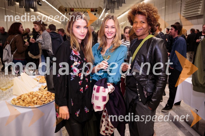  Valentina Plaskan, igralka, radijska moderatorka;  ... ;  ... Družinica, premiera filma