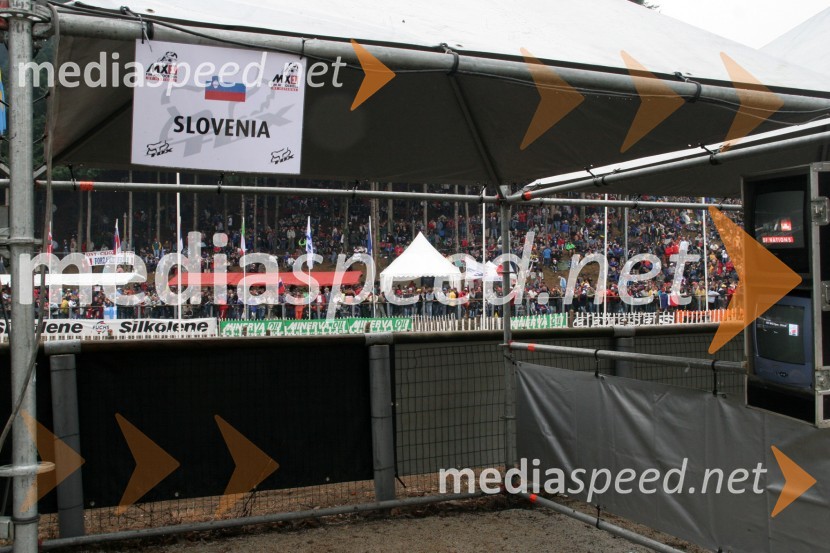 Predštartni prostor slovenske reprezentanceMOTOKROS, Pokal narodov 2005 - dirka, Ernee, Francija