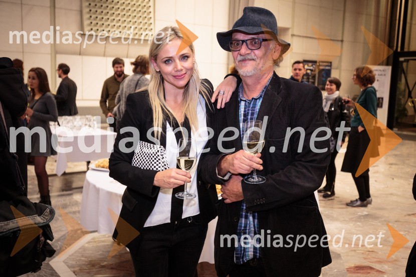  Katarina Čas, igralka, voditeljica;  ... Družinica, premiera filma