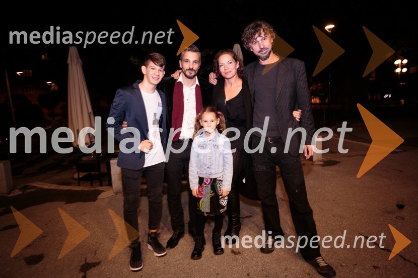  Miha Košec, nastopajoči v filmu;  Primož Vrhovec, igralec;  Ula  Gulič, nastopajoča v filmu;  Irena Kovačevič, igralka;  Jan  Cvitkovič, igralec, režiserDružinica, premiera filma