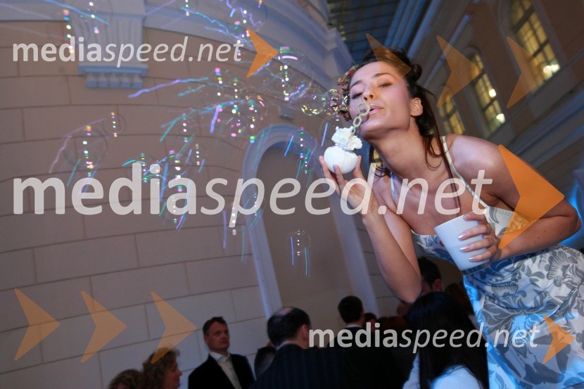 Jerneja Kaplan, hostesaPredstavitev nove slovenske blagovne znamke Luna