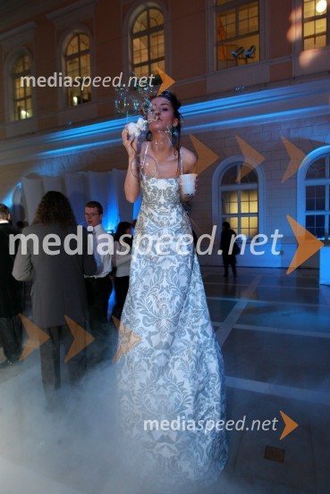 Jerneja Kaplan, hostesaPredstavitev nove slovenske blagovne znamke Luna