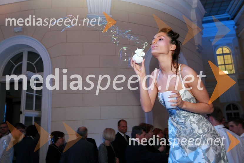 Jerneja Kaplan, hostesaPredstavitev nove slovenske blagovne znamke Luna