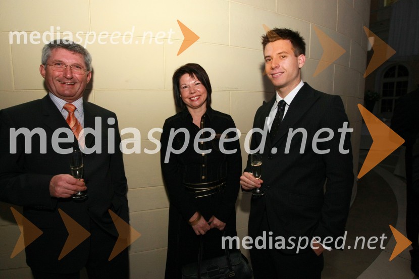 Ljubo Sanabor, podjetje Mitol d.d. in Jana Odogaso, podjetje Celanese Polisinteza d.o.o s sinomPredstavitev nove slovenske blagovne znamke Luna