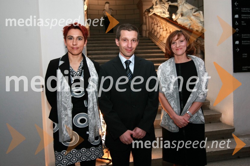 Damjana Žaler, vodja prodaje blaga široke prodaje podjetja Orka d.o.o., Groga Čenčič, direktor podjetja Orka d.o.o. in Janja Štorgelj, vodja marketinga podjetja Orka d.o.o.Predstavitev nove slovenske blagovne znamke Luna