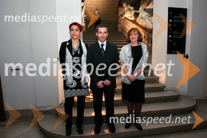 Damjana Žaler, vodja prodaje blaga široke prodaje podjetja Orka d.o.o., Groga Čenčič, direktor podjetja Orka d.o.o. in Janja Štorgelj, vodja marketinga podjetja Orka d.o.o.Predstavitev nove slovenske blagovne znamke Luna