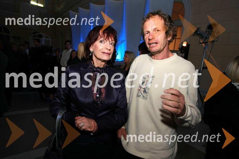 Manca Košir, publicistka in njen spremljevalec MikPredstavitev nove slovenske blagovne znamke Luna