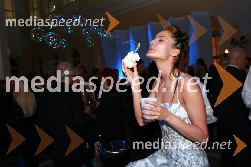 Jerneja Kaplan, hostesaPredstavitev nove slovenske blagovne znamke Luna