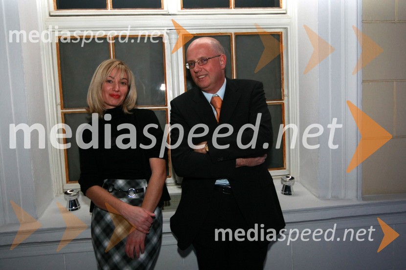 Marko Mesojedec, direktor podjetja Epamedia d.o.o. s spremljevalkoPredstavitev nove slovenske blagovne znamke Luna