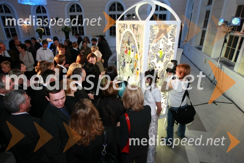 Obiskovalci prireditvePredstavitev nove slovenske blagovne znamke Luna