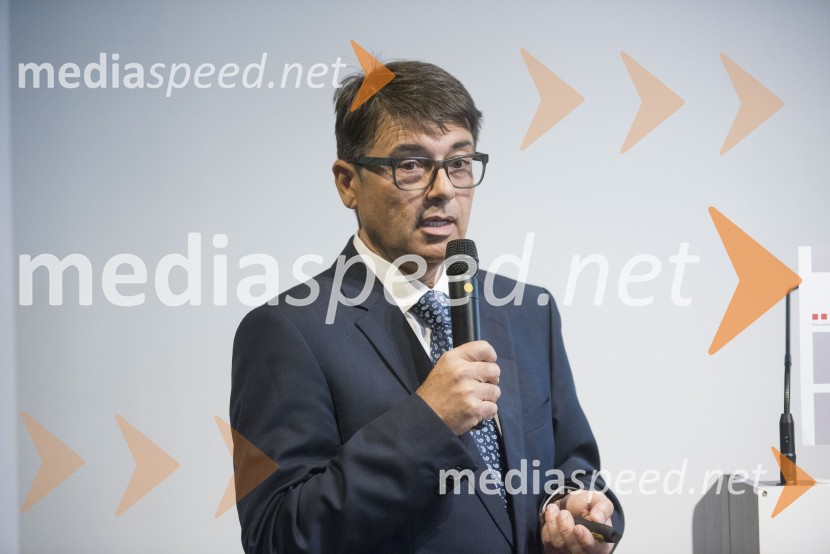  Andrej Božič, generalni direktor družbe Steklarna Hrastnik, predsednik Britansko-slovenske gospodarske zborniceAkademija PRVA: Posel smo ljudje