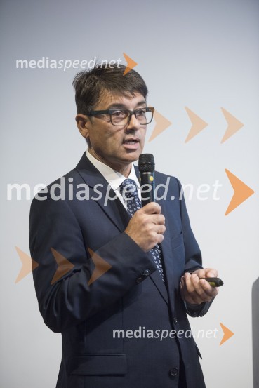  Andrej Božič, generalni direktor družbe Steklarna Hrastnik, predsednik Britansko-slovenske gospodarske zborniceAkademija PRVA: Posel smo ljudje