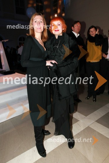 Andreja Japelj, atelje Japelj, scenografinja prireditve in Josipa Lisac, hrvaška pevkaPredstavitev nove slovenske blagovne znamke Luna