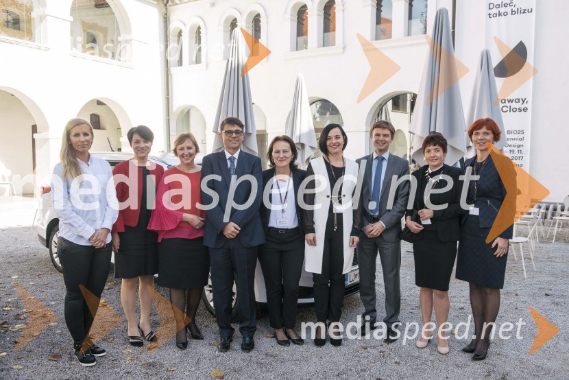  Katerina Steiner, marketing, Prva osebna zavarovalnica, d.d.;  Nataša Hajdinjak, direktor marketinga in trženja zavarovanj, Prva osebna zavarovalnica, d.d.;  Ksenija  Špiler Božič, BB Svetovanje d.o.o.;  Andrej Božič, generalni direktor družbe Steklarna Hrastnik, predsednik Britansko-slovenske gospodarske zbornice;  Sandra Maučec;  Andreja Roš, vodja ključnih kupcev, Prva osebna zavarovalnica, d. d.; mag. Boštjan Škufca Zaveršek, izvršni direktor Prve osebne zavarovalnice, d.d.;  Damjana  Jager, Prva osebna zavarovalnica, d.d.;  Mateja Čampa, namestnica direktorja marketinga in trženja zavarovanj, Prva osebna zavarovalnica, d.d.Akademija PRVA: Posel smo ljudje